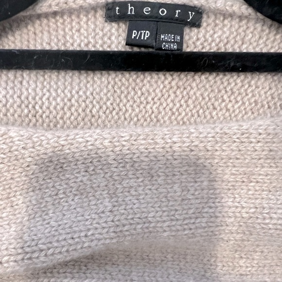 Theory Joan Royal 100 % Cashmere sweater. - Picture 5 of 6